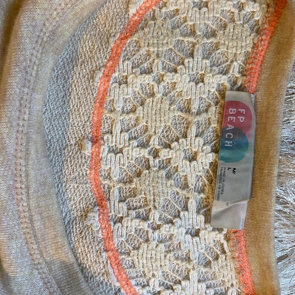 Free People Beach Tunic Pullover Sweater w Crochet Lace Hem size Medium / Large - Picture 6 of 10